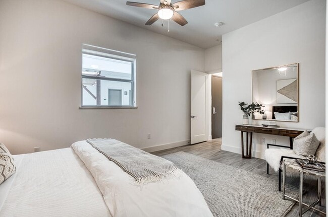 Photo - 1100 Peters St