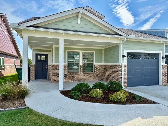 Building Photo - Large 2 Bed, 2 Bath in Beautifully Well-Ma... Rental