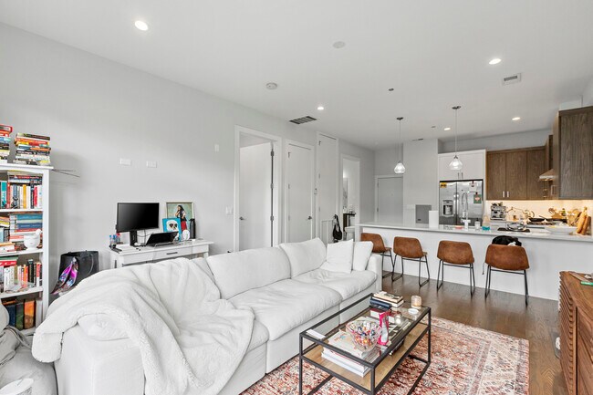 Photo - 2217 W Madison St Unit 414