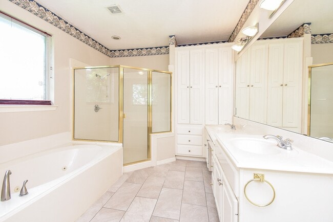 Building Photo - 1714 Wellington Way Rental