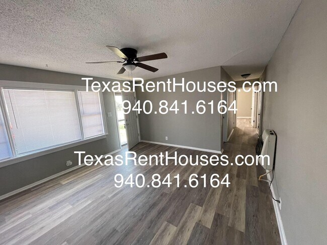 Photo - Country Living in Town!!!!