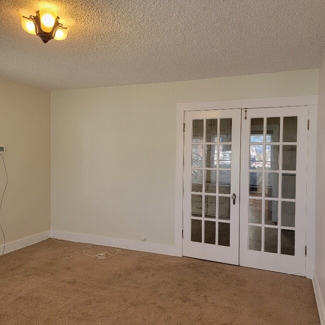 Photo - 721 SE Kane St