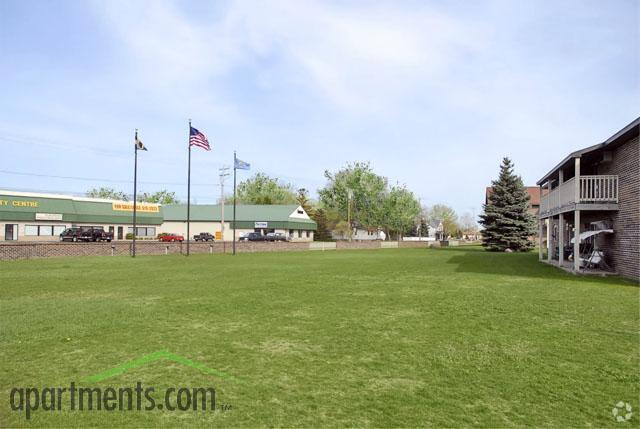 Courtyard - Howard Apartments