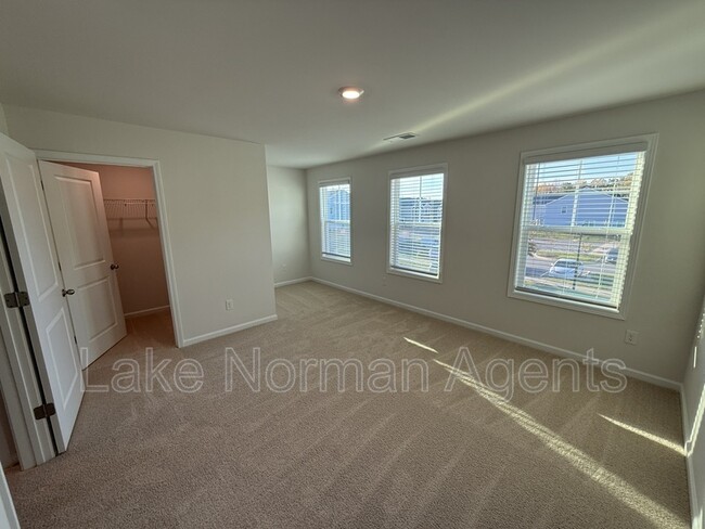 Photo - 4144 Steel Wy