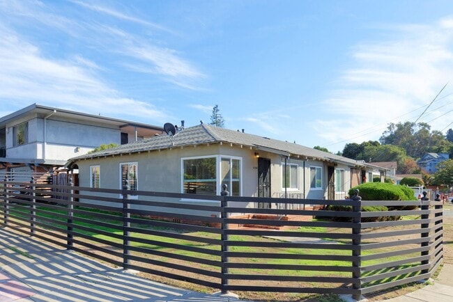 Building Photo - Overdale Unit Overdale-6150