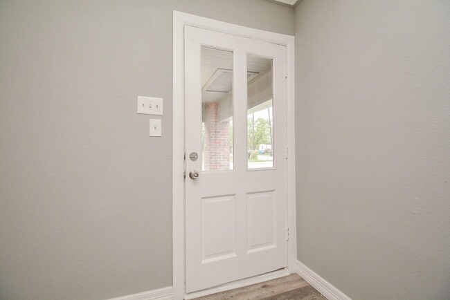 Photo - 14631 Renault St