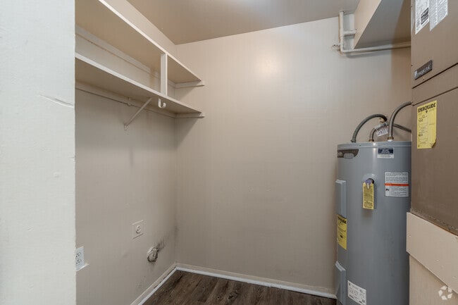 2BR, 1BA - 925SF - Laundry Room