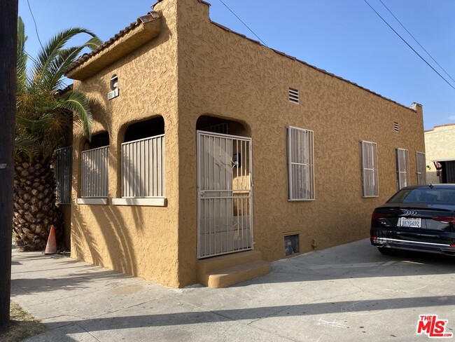 Photo - 711 W 54th St