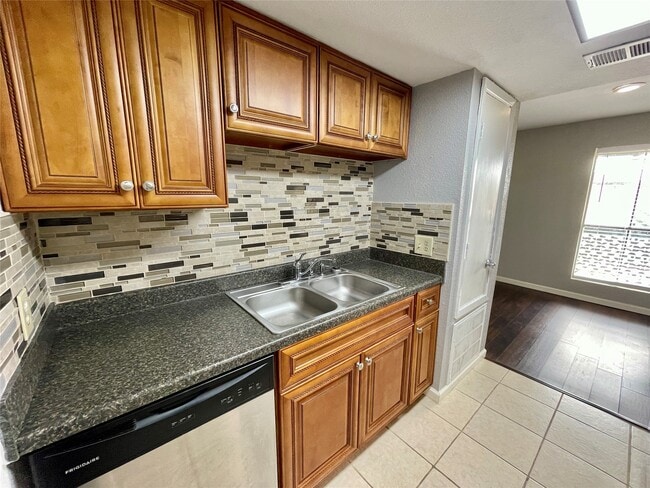 Photo - 1516 Bay Area Blvd Unidad E4