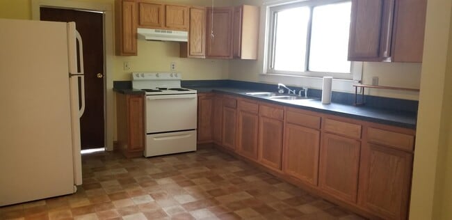 Photo - 615 W Main St