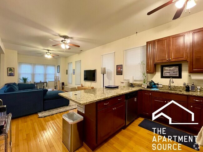 Building Photo - 2620 W Armitage Ave Unit 1 Rental