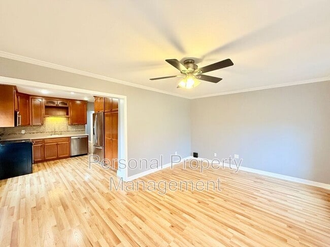 Photo - 715 W 19th St