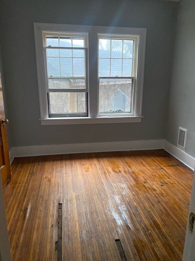 Photo - 16-18 Carthage Dr Unit #1 Down