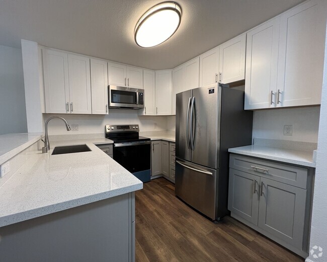 Building Photo - Renovated Fremont 2 Bed / 1 Bath Condo - F...