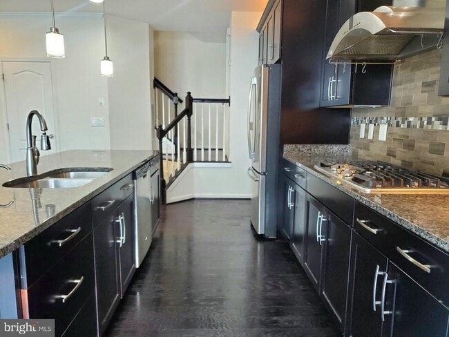 Photo - 42318 Benfold Square