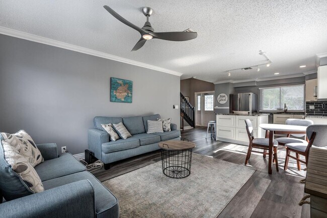 Photo - 324 W Pine St