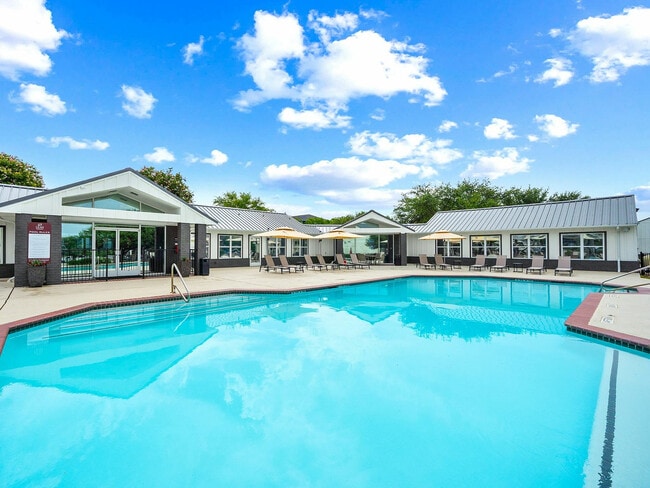 8 - Leah Avenue Student Townhomes
