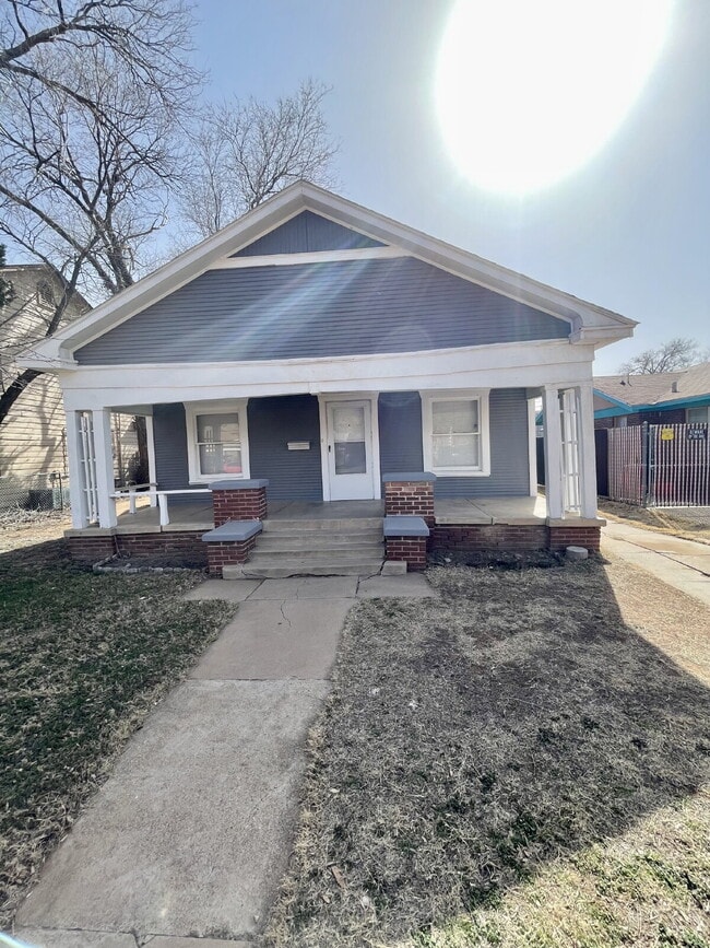 Building Photo - Beautiful House Located Minutes from Tech ...
