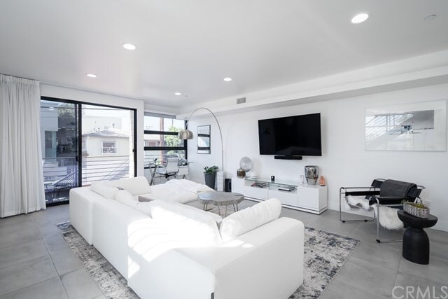 Photo - 1418 Innes Pl