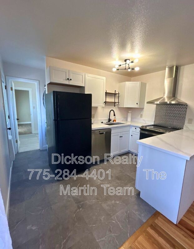 Photo - 640 James Ln