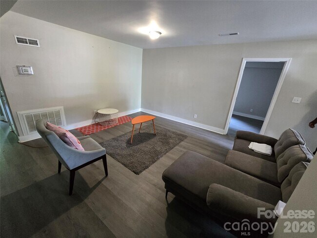 Photo - 2727 Englehardt St