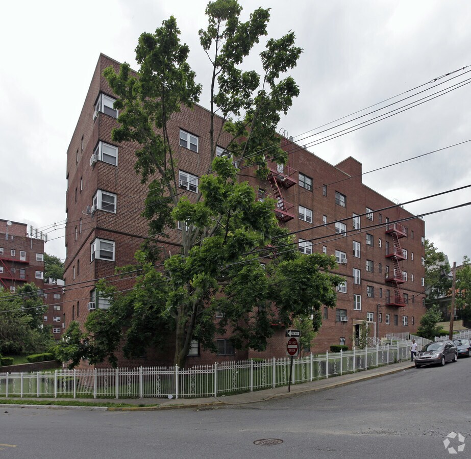 Photo - River Drive Apartments