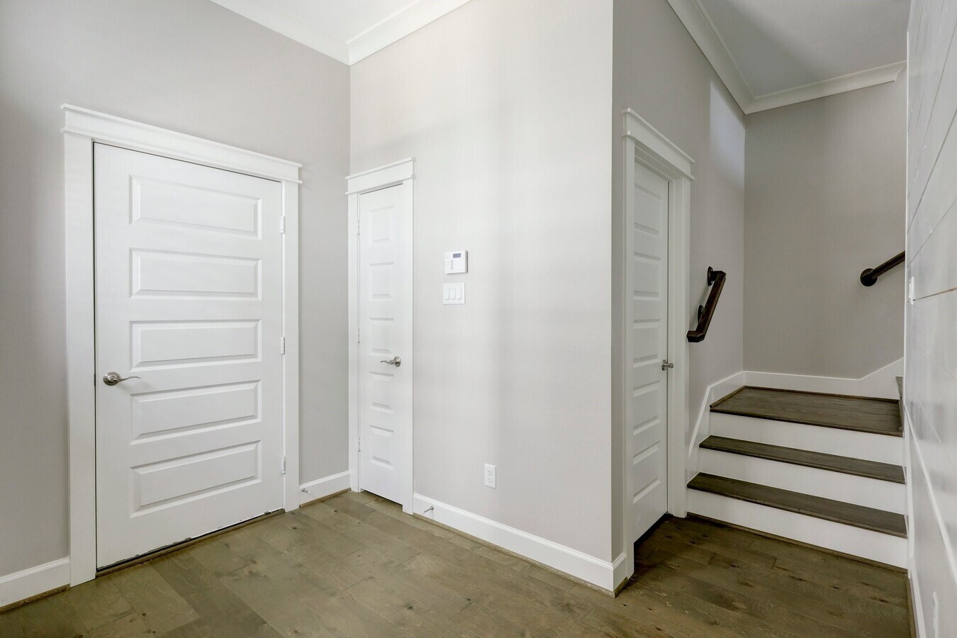 Photo - 5233 Larkin St