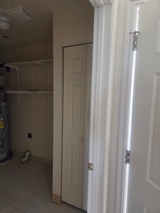 Pantry/Washer-Dryer Hook-ups