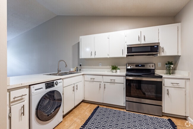 2 BR, 1 BA - 800SF - The Rhoads Apartments | 2 Bedroom Apartments in Leesburg, FL