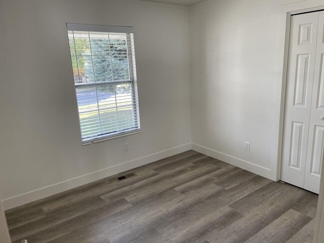 Photo - 258 W 1360 N