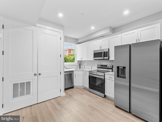 Photo - 1682 N 54th St