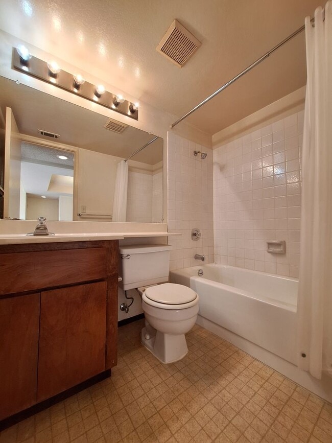 Photo - Spacious First Floor 2bd Condo With Laundr...