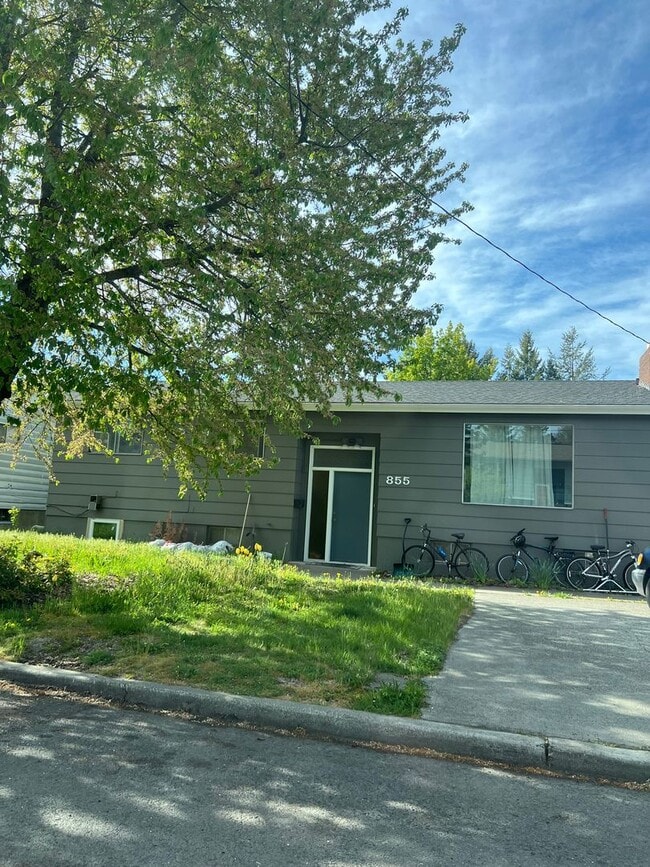 Building Photo - 855 Kenneth St Unit A