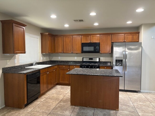Photo - Beautiful 4 Bedroom Home in Mountains Edge!