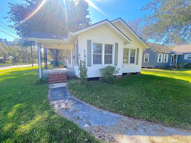 Building Photo - 3BR/2BA Home with Garage in an Established Lake Charles Neighborhood
