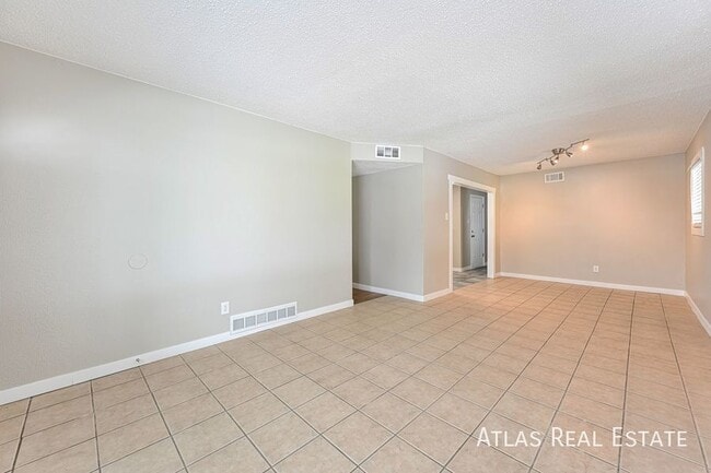 Photo - 916 Victor St