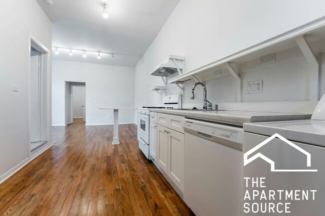 Building Photo - 1349 N Wells St Unit 302 Rental