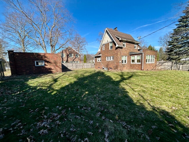 Photo - 1407 Strong Ave