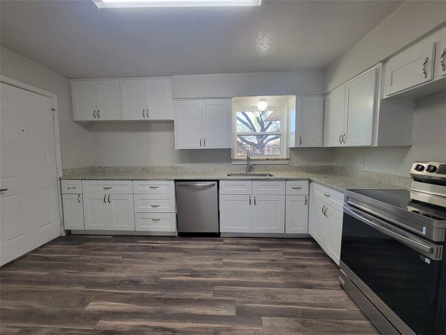 Photo - 1335 Richard St