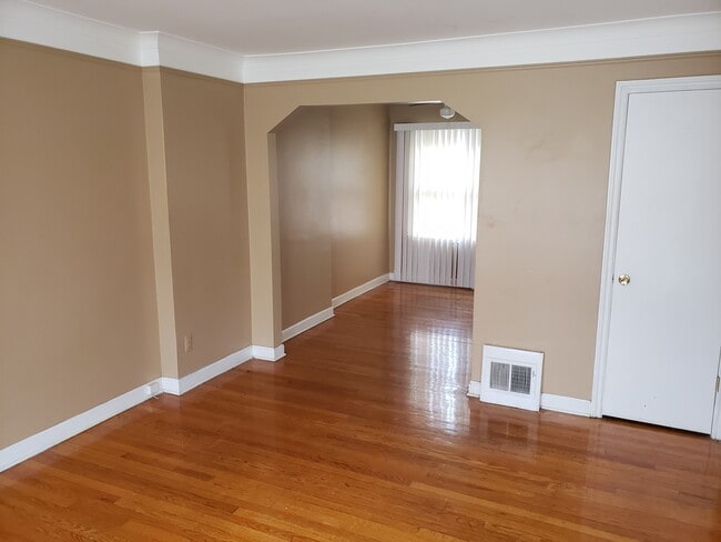 Photo - 383 Merton Rd Unit 383