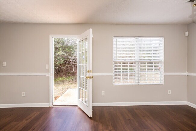 Photo - 4085 Mission Way