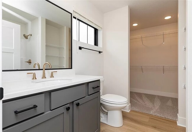 Photo - 2833 SW Prairie Trail Pky