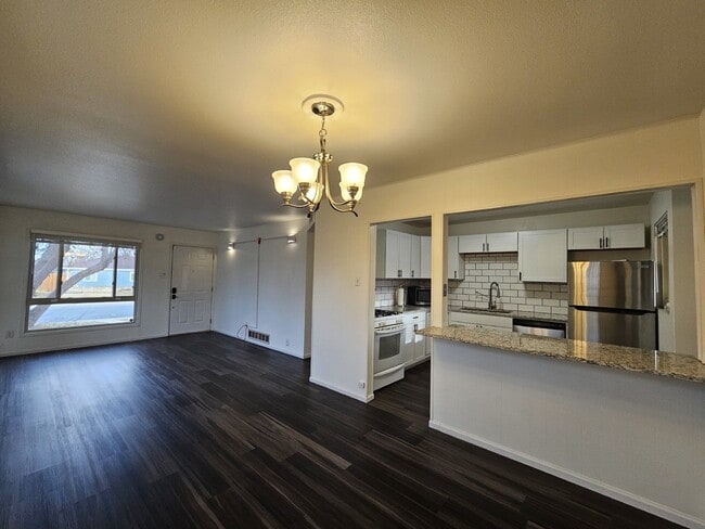 Photo - 1059 Worchester St