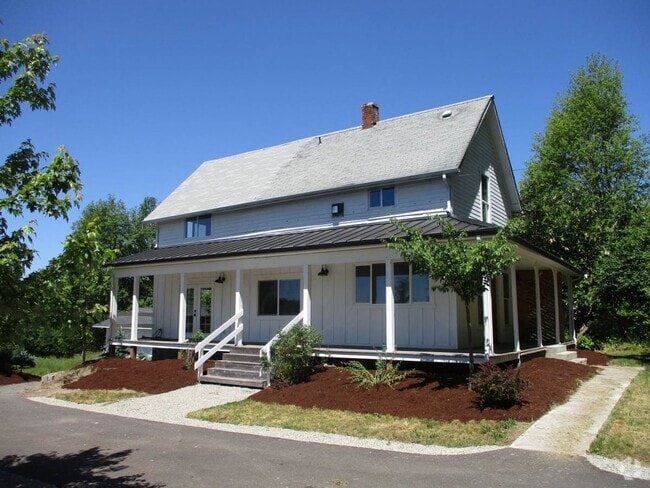 Building Photo - Charming Renovated Farmhouse with Territor...