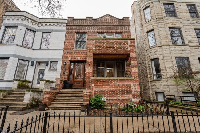Building Photo - 1019 W Oakdale Ave Unit 1