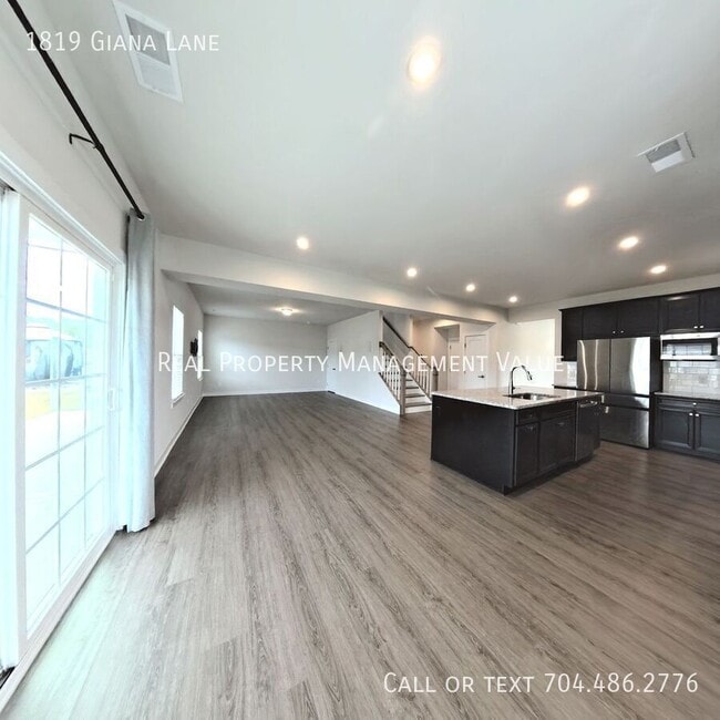 Photo - 1819 Giana Ln