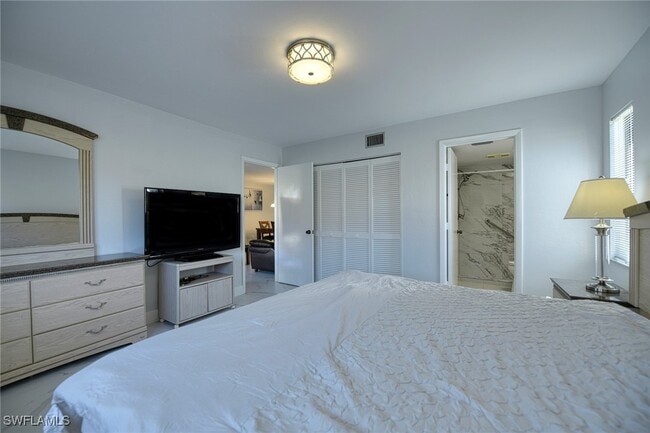 Building Photo - 713 SW 47th Terrace Unit 101 Rental