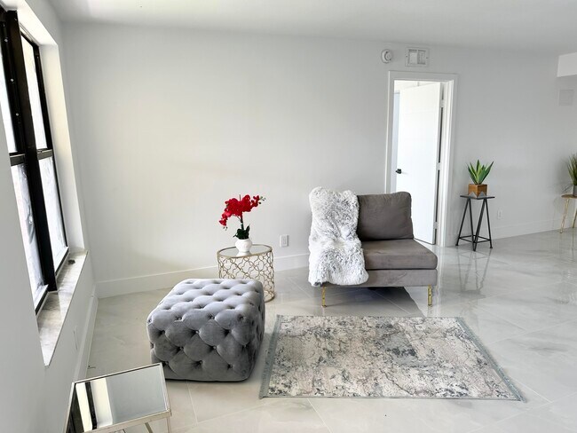 Photo - 10033 Winding Lake Rd Unidad 204