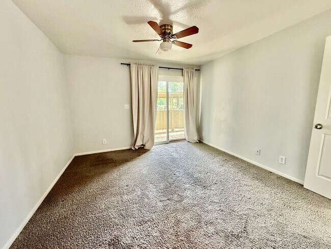 Photo - great condo in roseville available now Unit Condo