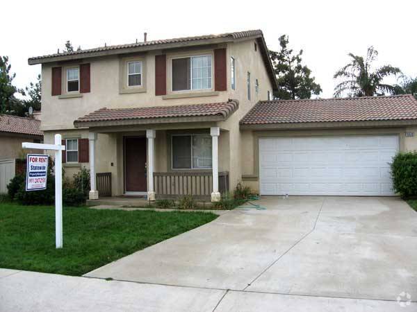 Building Photo - (Available approximately 5/1) Nice 3 BEDRO... Rental